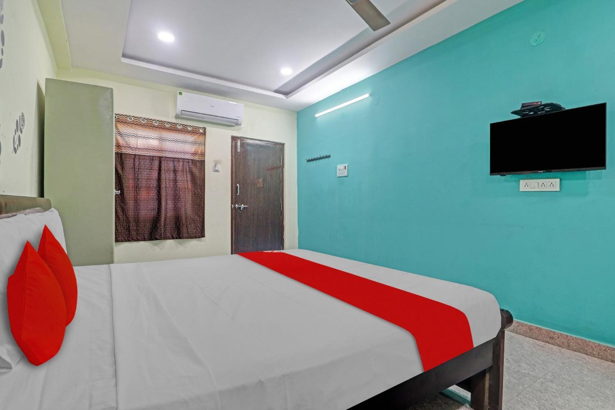 Oyo Flagship 81051 Sri Sai Manikanta Hotel Hyderabad Luaran gambar