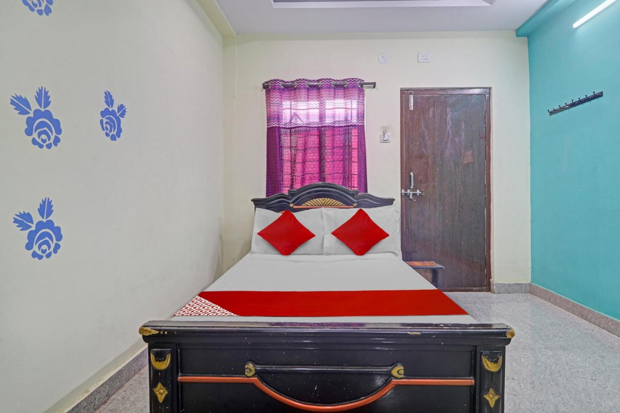 Oyo Flagship 81051 Sri Sai Manikanta Hotel Hyderabad Luaran gambar