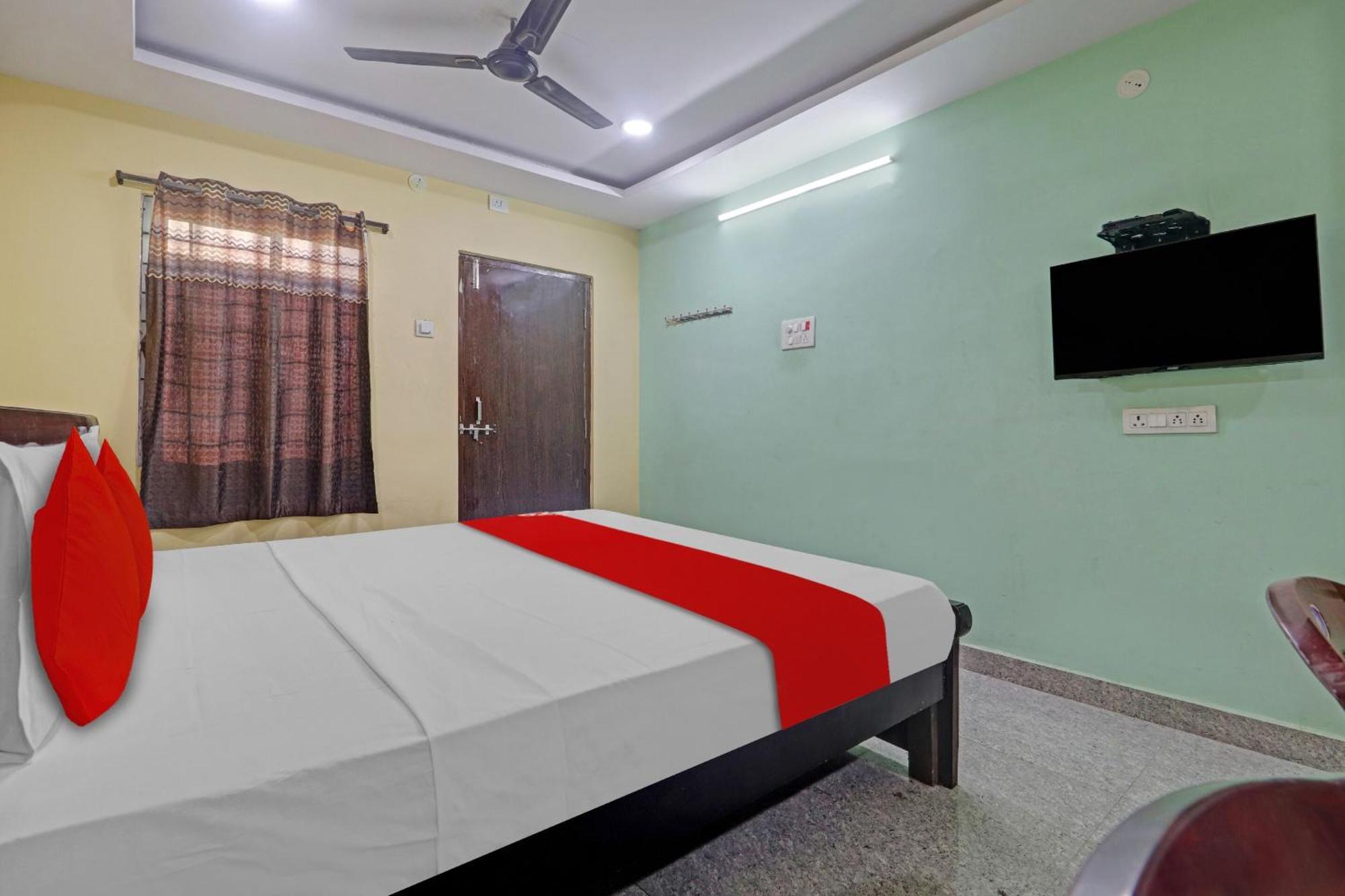 Oyo Flagship 81051 Sri Sai Manikanta Hotel Hyderabad Luaran gambar