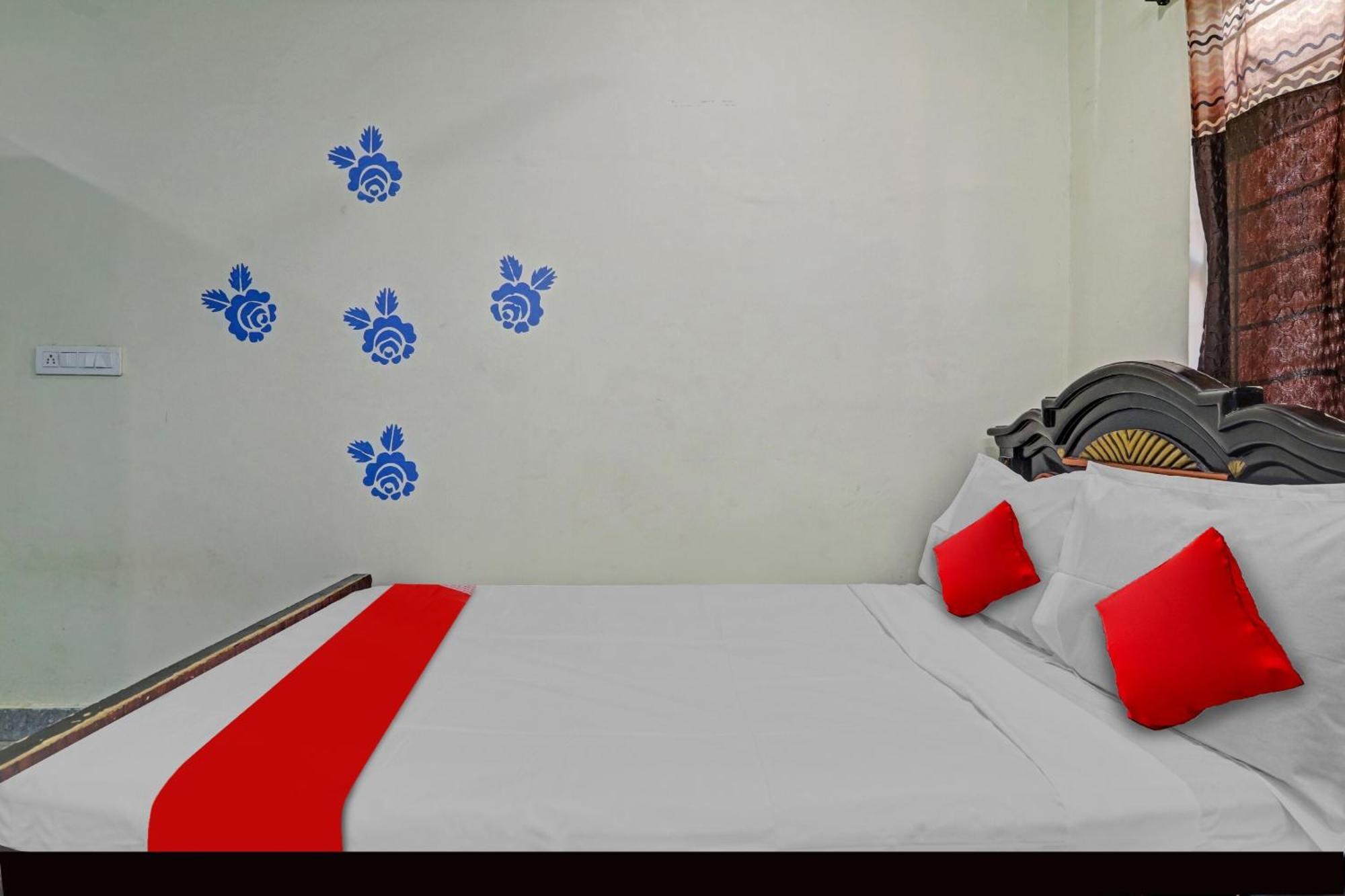 Oyo Flagship 81051 Sri Sai Manikanta Hotel Hyderabad Luaran gambar