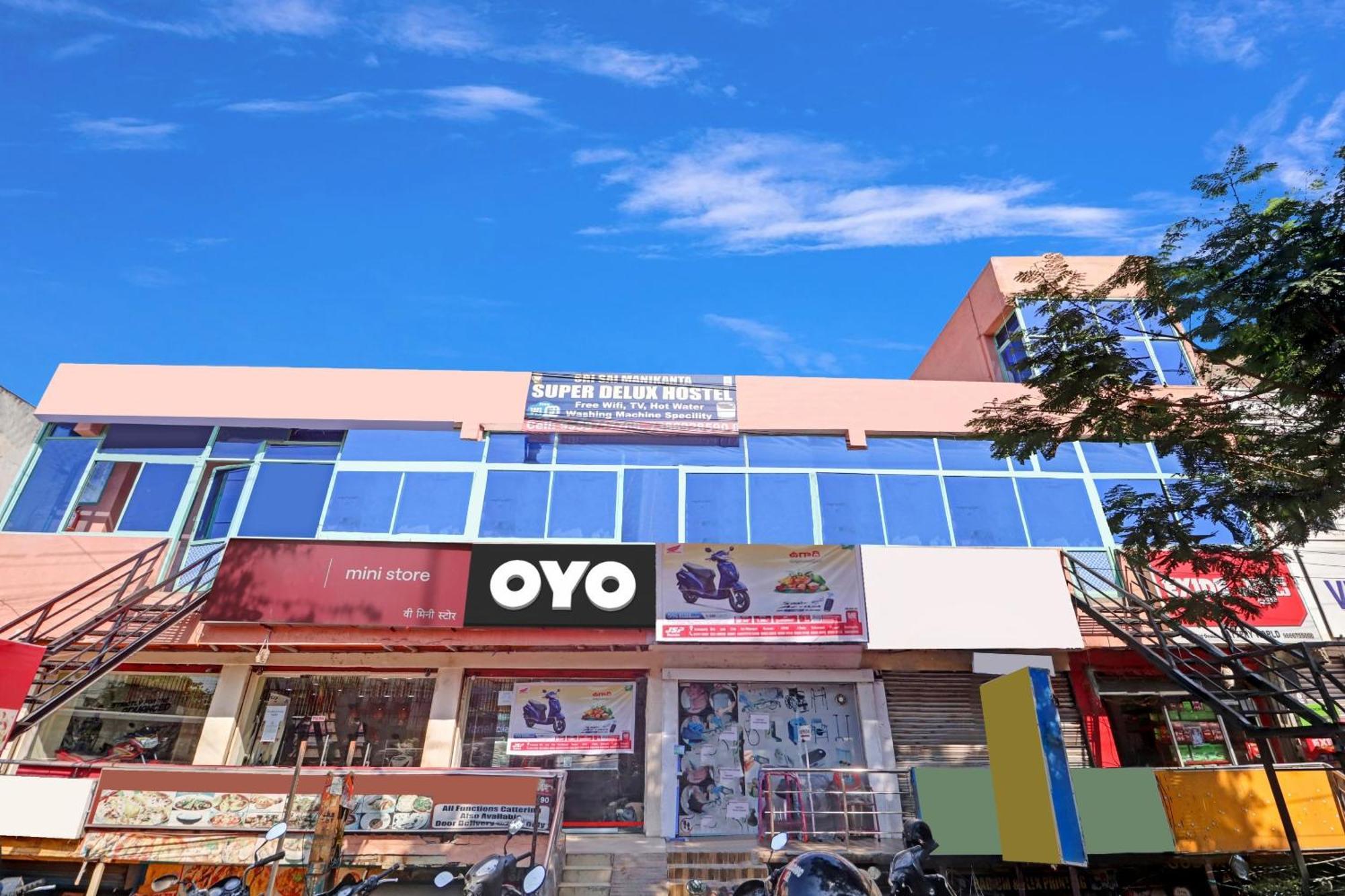 Oyo Flagship 81051 Sri Sai Manikanta Hotel Hyderabad Luaran gambar